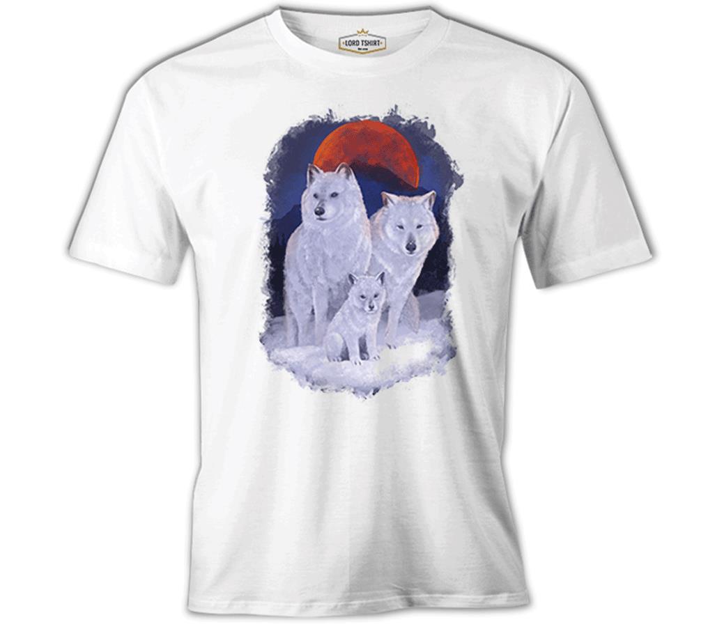 A Wolf Family in front of a Red Moon Scene Beyaz Erkek Tshirt