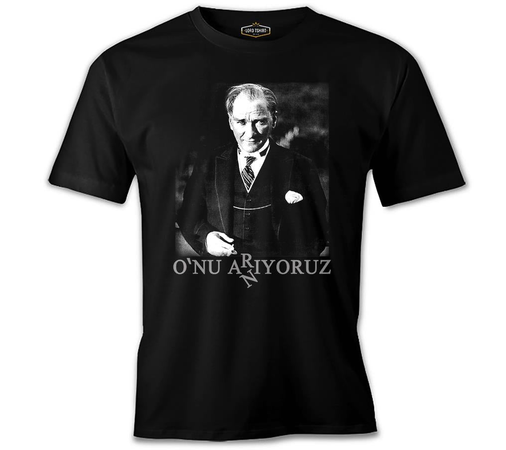 Atatürk - Onu Arıyoruz. Anıyoruz Siyah Erkek Tshirt