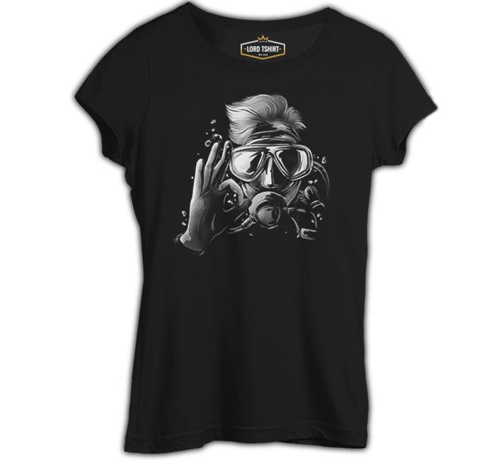 Diver Swimming Underwater Siyah Kadın Tshirt