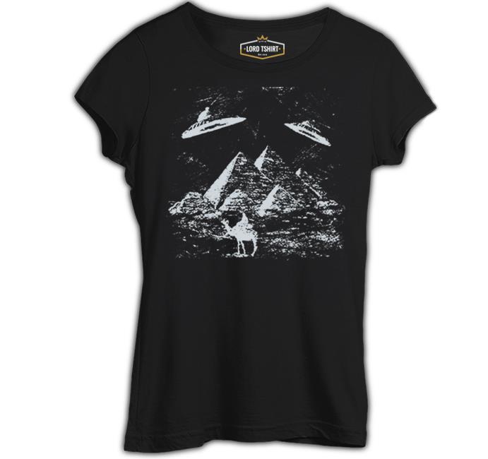 Egyptian Pyramids and Aliens Black Women's Tshirt